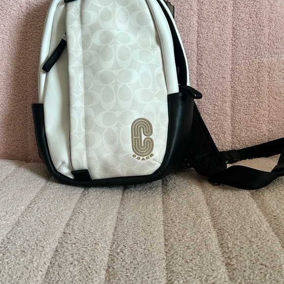 Coach Edge Pack - Picture 1 of 4